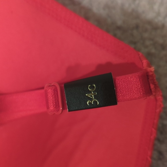 Victoria's secret 34C red push up bra - Picture 4 of 4